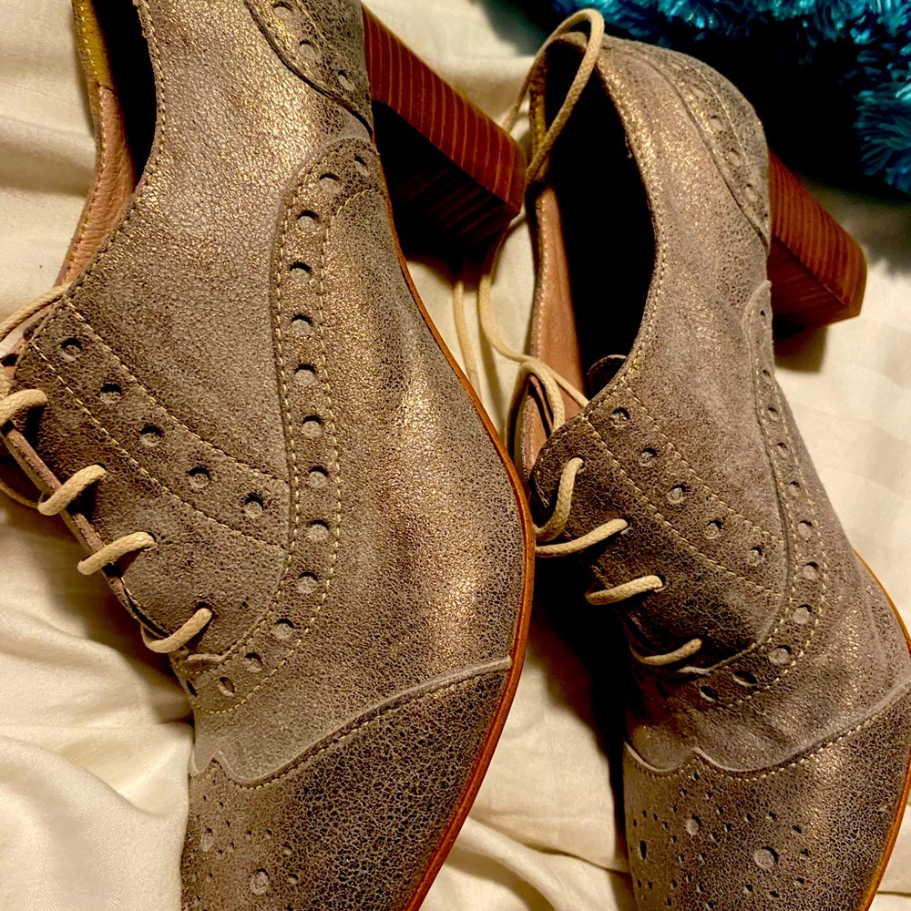 Like new! Size 38 fit like an 8.5. Made in Italy
